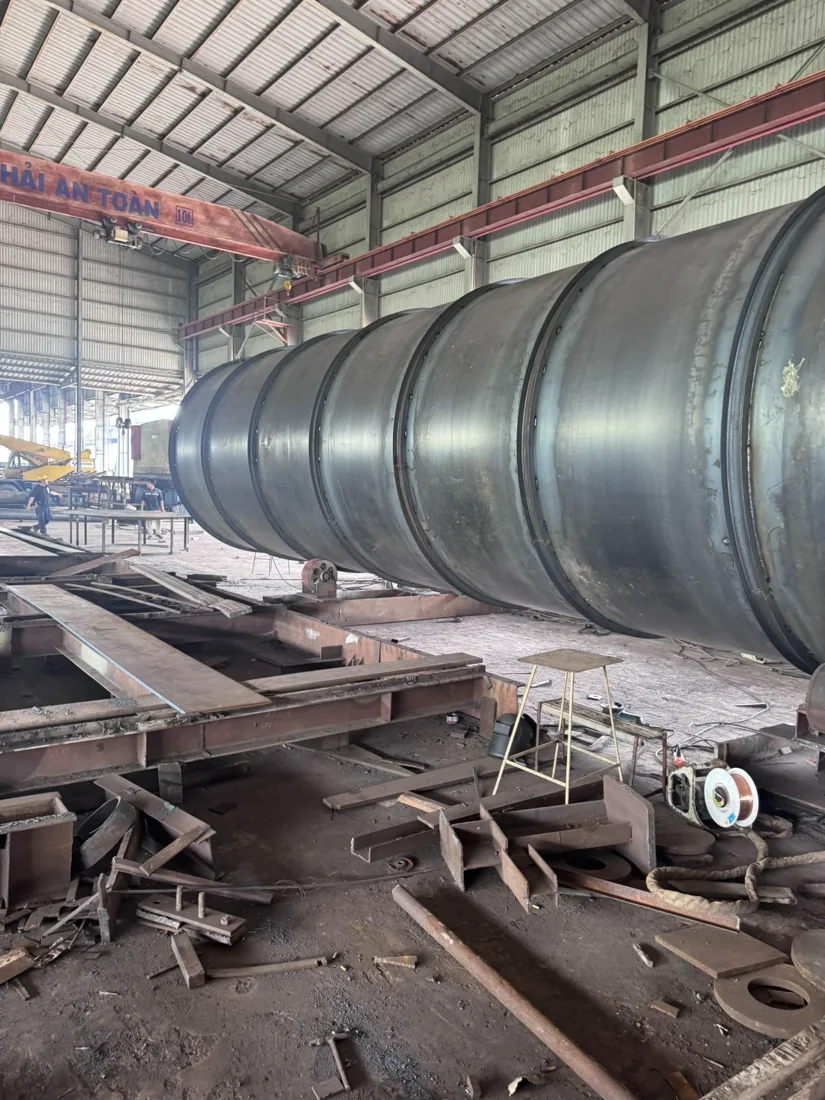Real heavy industrial manufacturing workshop